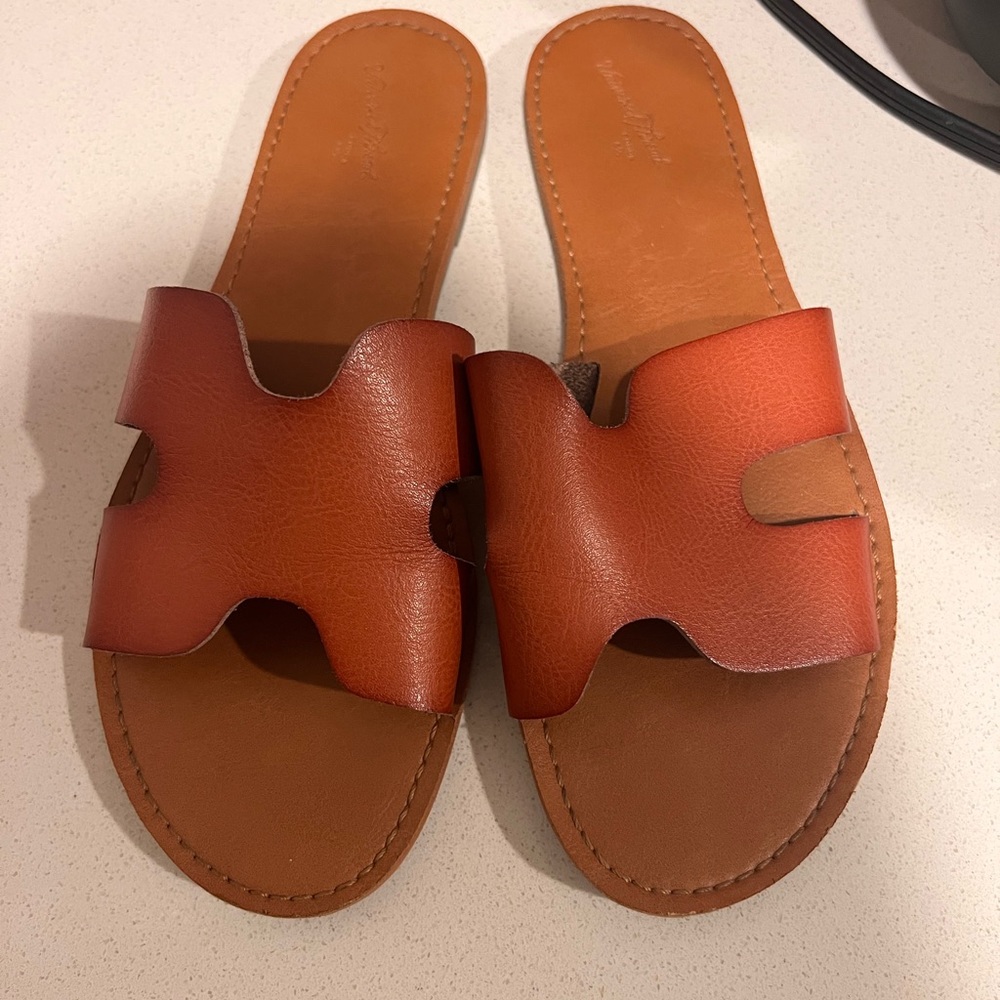 Universal thread sandals